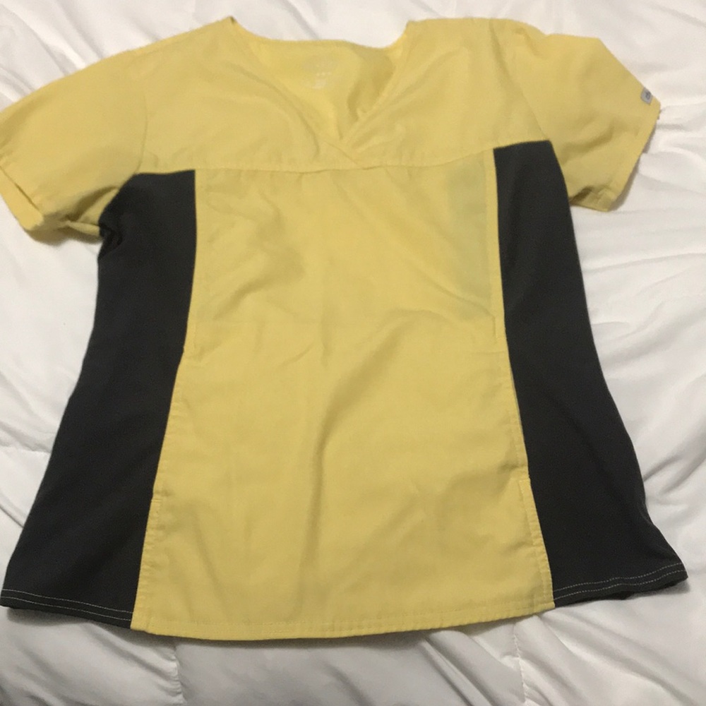 Scrub top bundle - Picture 4 of 4